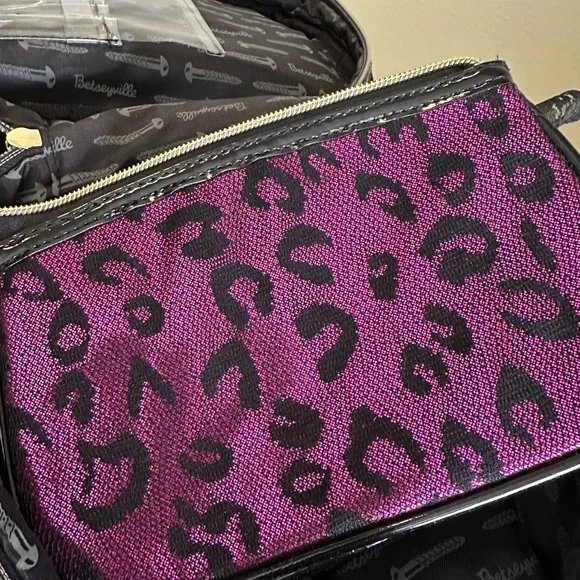 Betseyville Ruffled Cosmetic Case Betsey Johnson - Picture 10 of 10